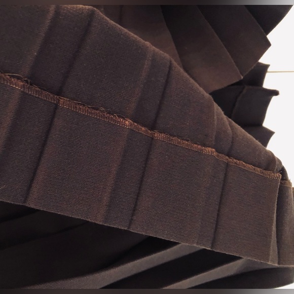 CHANEL authentic Espresso worsted wool, pleated Skirt 26" length 24" waist - Picture 12 of 17